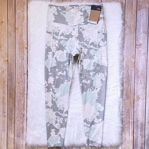 The North Face Women’s Motivation High Rise 7/8 Pocket Tight